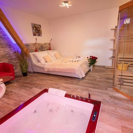 Romanticky Wellness Suite Hotel Heinz Dobris Exterior foto