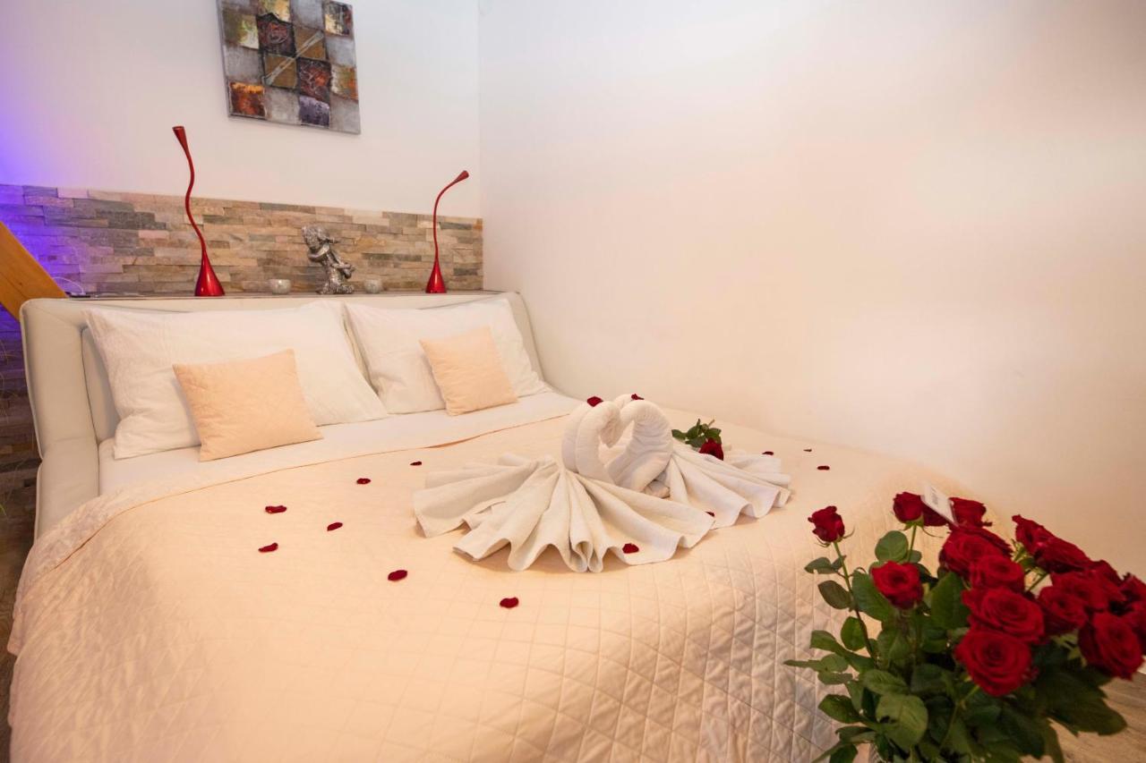 Romanticky Wellness Suite Hotel Heinz Dobris Exterior foto